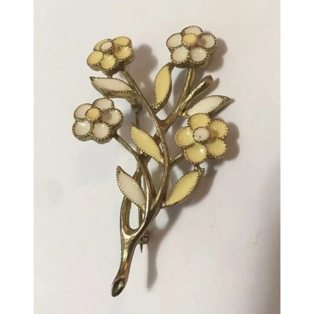 Vintage Gold Tone‎ Yellow White Flower Pin Scarf Brooch 2.5